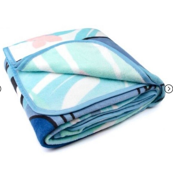 Disney Lilo & Stitch Plush Fleece Throw Blanket – Soft Cozy Kids Bedding – NEW - Picture 3 of 6